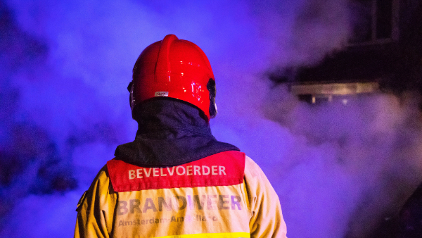 Middelbrand op Straatweg in Eesterga | 11 juni 2020 23:57 - Alarmeringen.nl