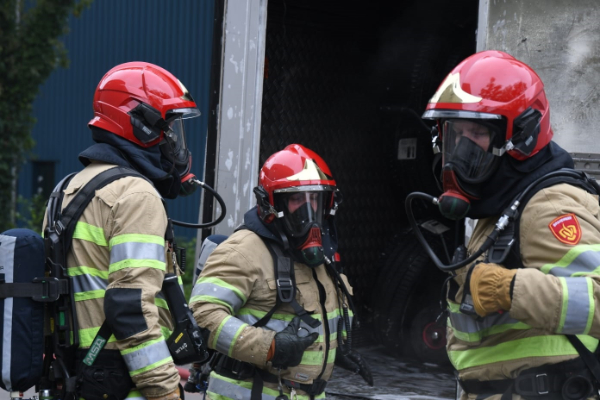 Middelbrand op De Gear in Bolsward - Friesland - Alarmeringen.nl
